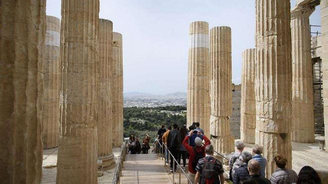Акрополът в Атина затворен в жегите